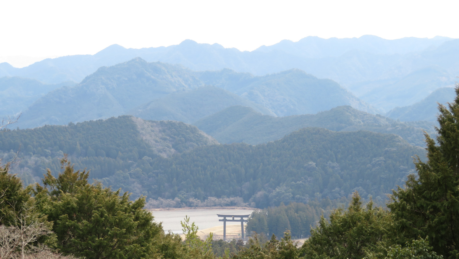 Mountains fading out toward the horizon. This is what we’re looking to re-create in a shader. Photo taken from Oyunohara View Point, Wakayama Prefecture